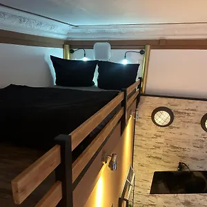 einzigartige-ferienwohnung-bunt-wie.find-berlin-hotels.com/